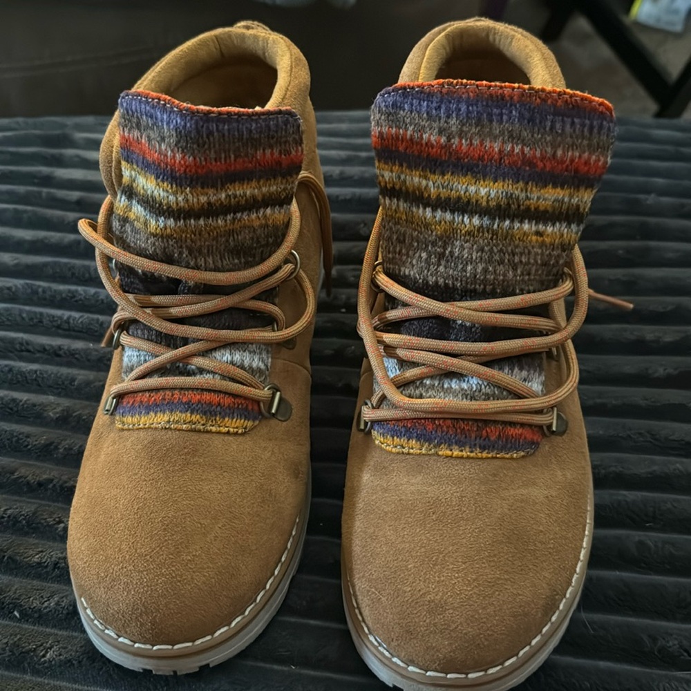 8.5M Bob’s From Sketchers Brown Lace up Boot EUC